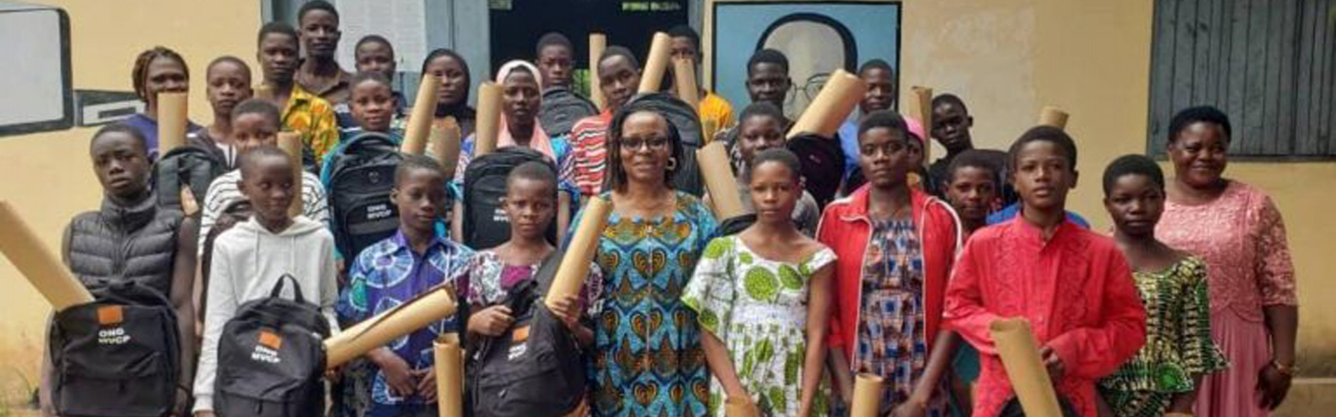 Rentrée Solidaire à Notsè : 30 élèves équipés par la MVCP pour une année apaisée